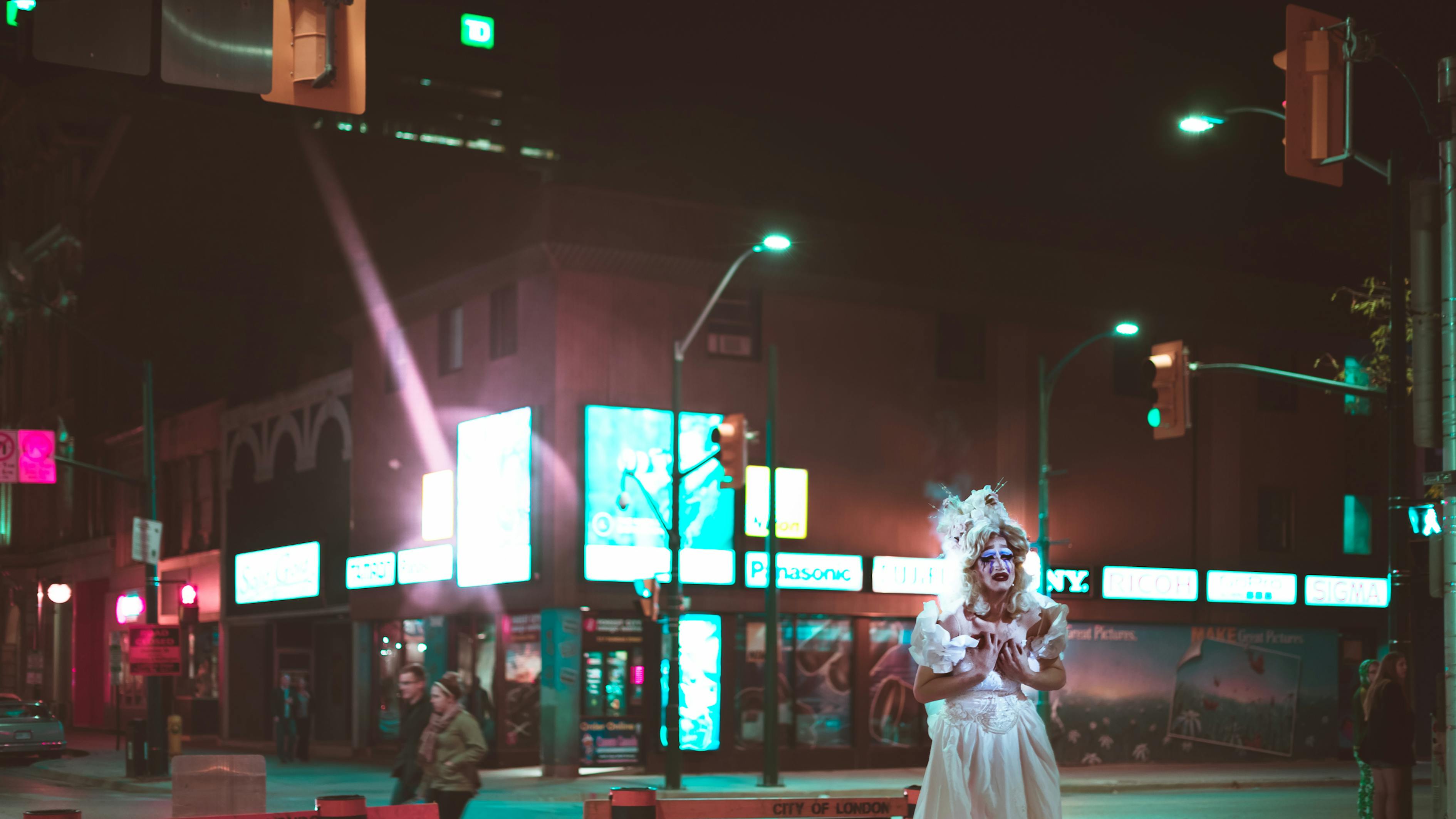 最新夜虫秀，揭示城市夜晚的独特魅力