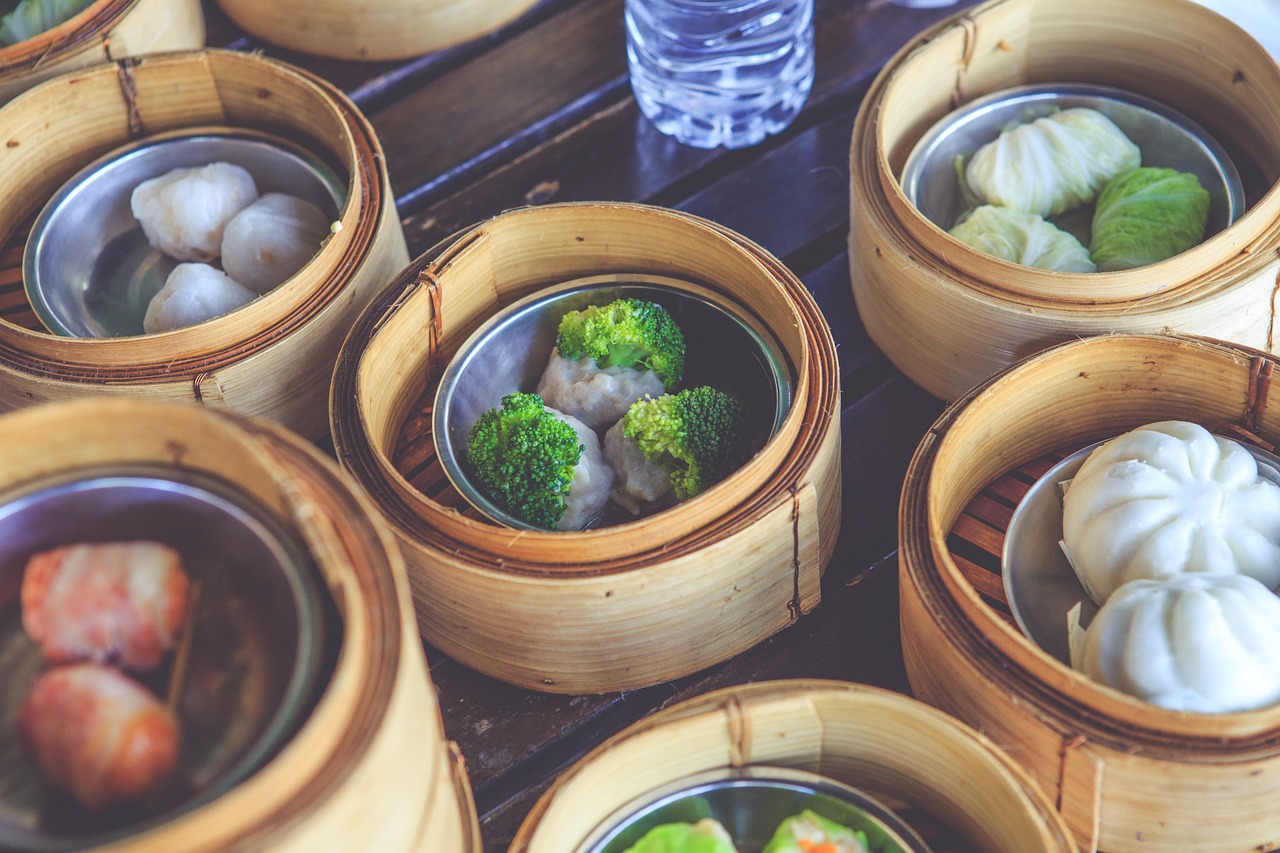 小蛮吃饭最新视频，品味美食，感受生活的幸福与快乐
